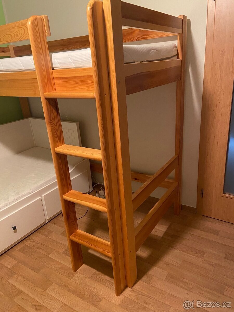 Patrová - vyvýšená postel - horní spaní