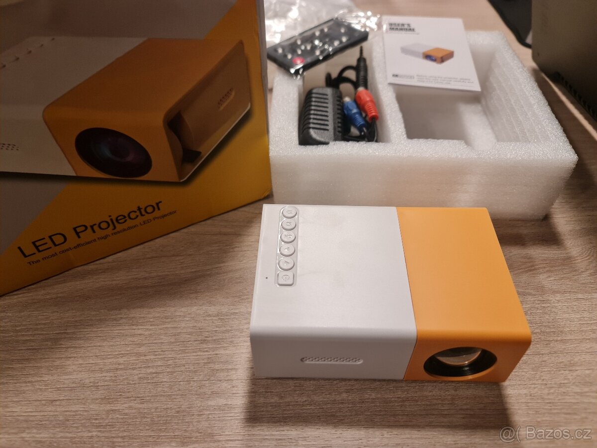 Mini LED projektor YG300 USB, HDMI žlutý