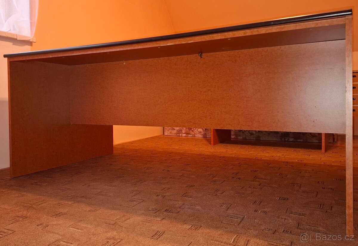 Prodám kancelářský stůl 180 x 100 cm