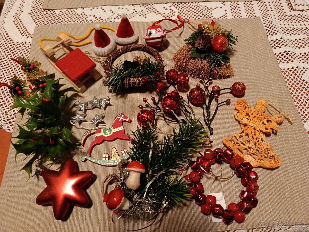 Mix vánočních ozdob a dekoraci
