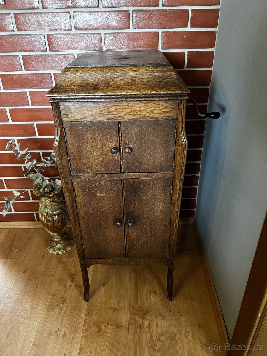 SKŘÍŇOVÝ GRAMOFON ODÉON