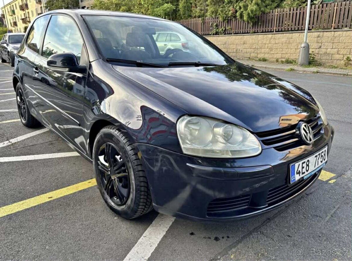 Volkswagen Golf 5 • 1.6 FSI - Momentálně nepojízdný