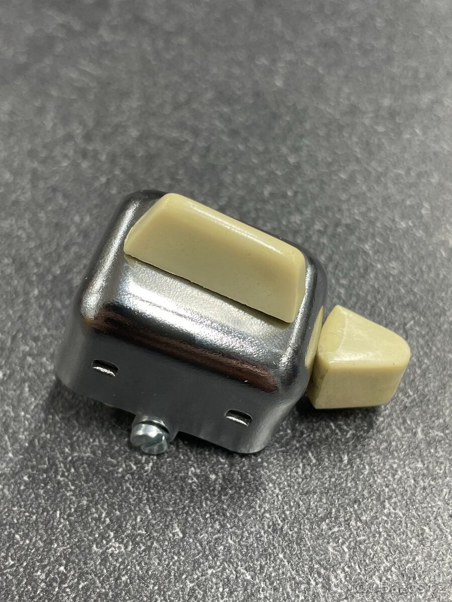 Přepínač světla a bzučáku Stadion S22 s krytem