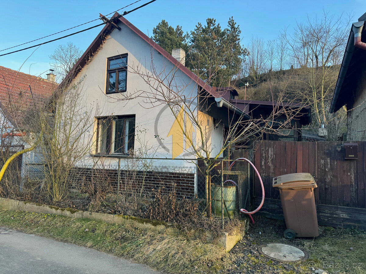 Prodej rodinného domu se zahradou v obci Bošice u Svojšic, 4
