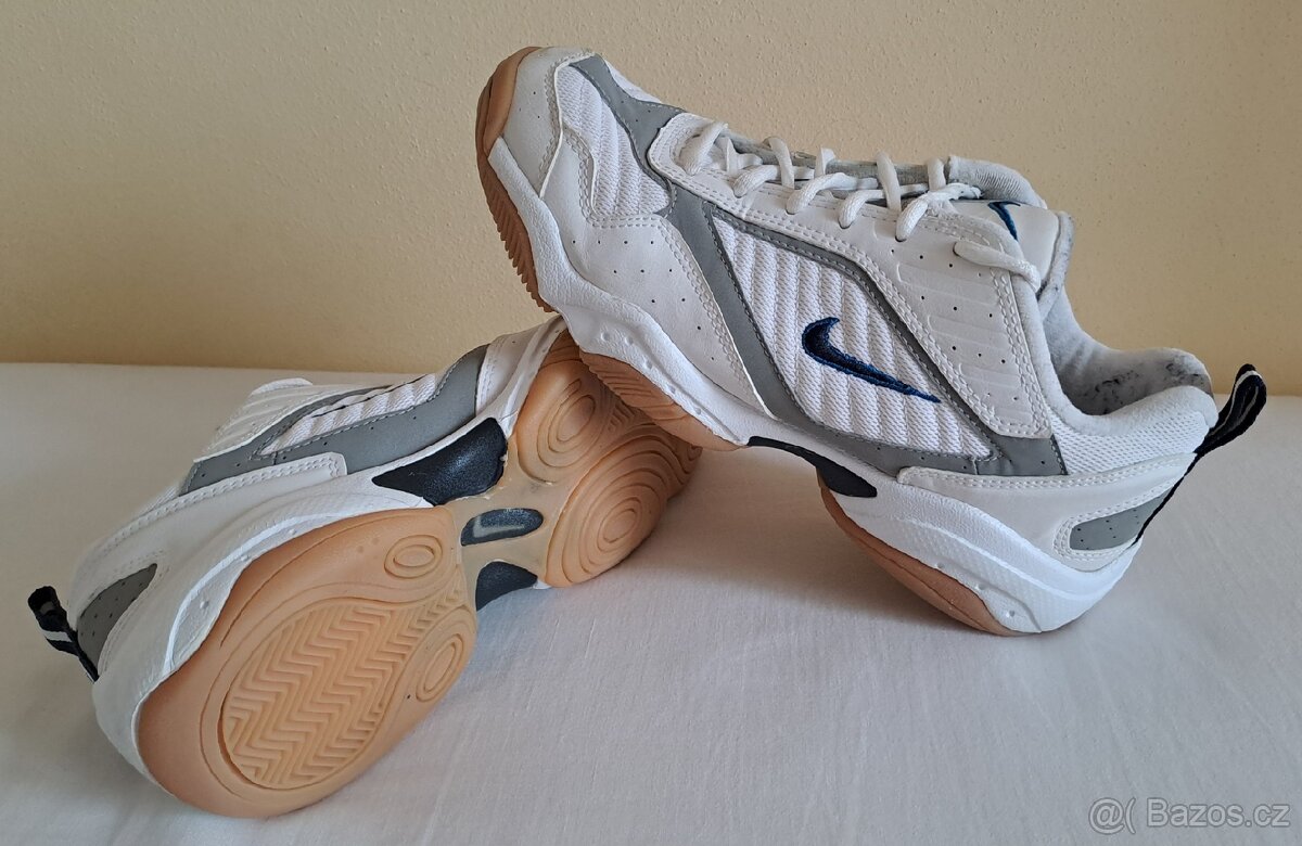 Sportovní / sálová obuv Nike
