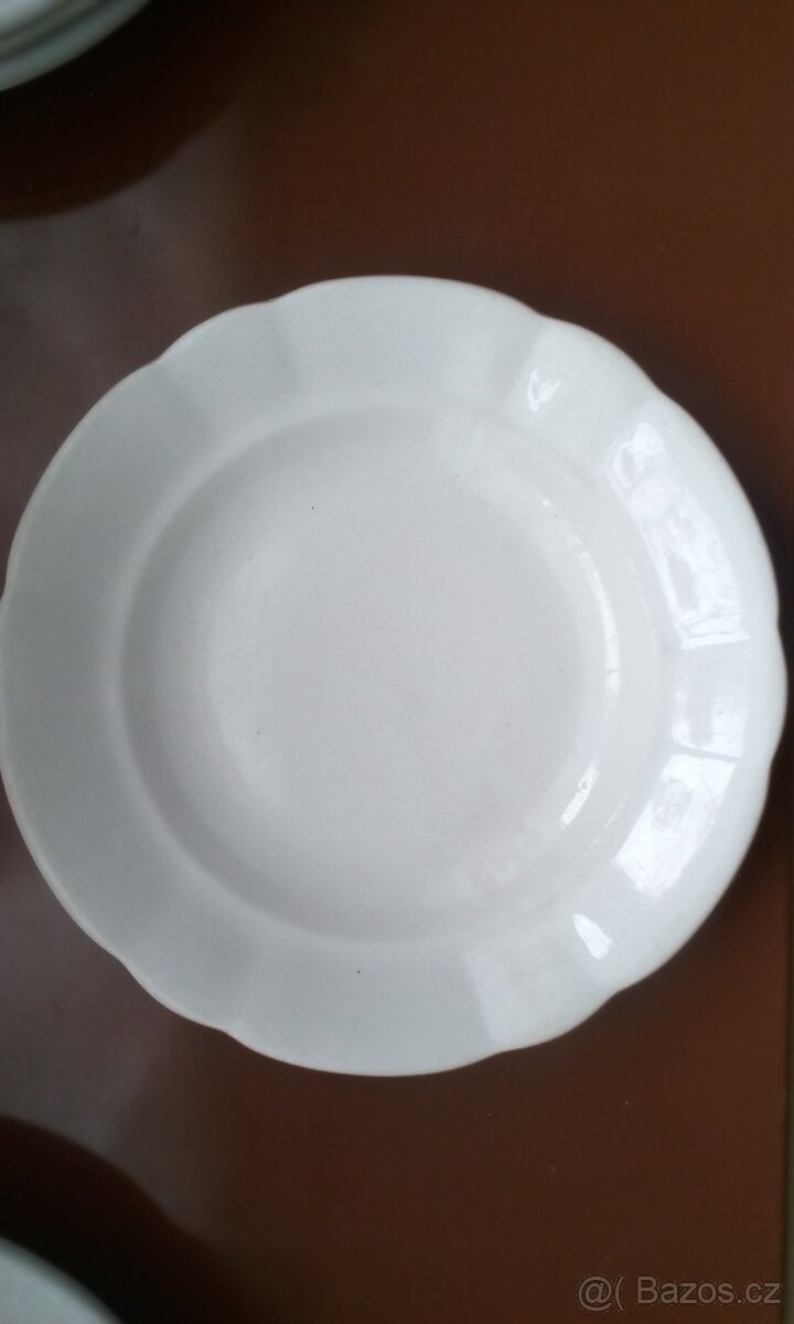 Prodám silnostěnné staré talíře