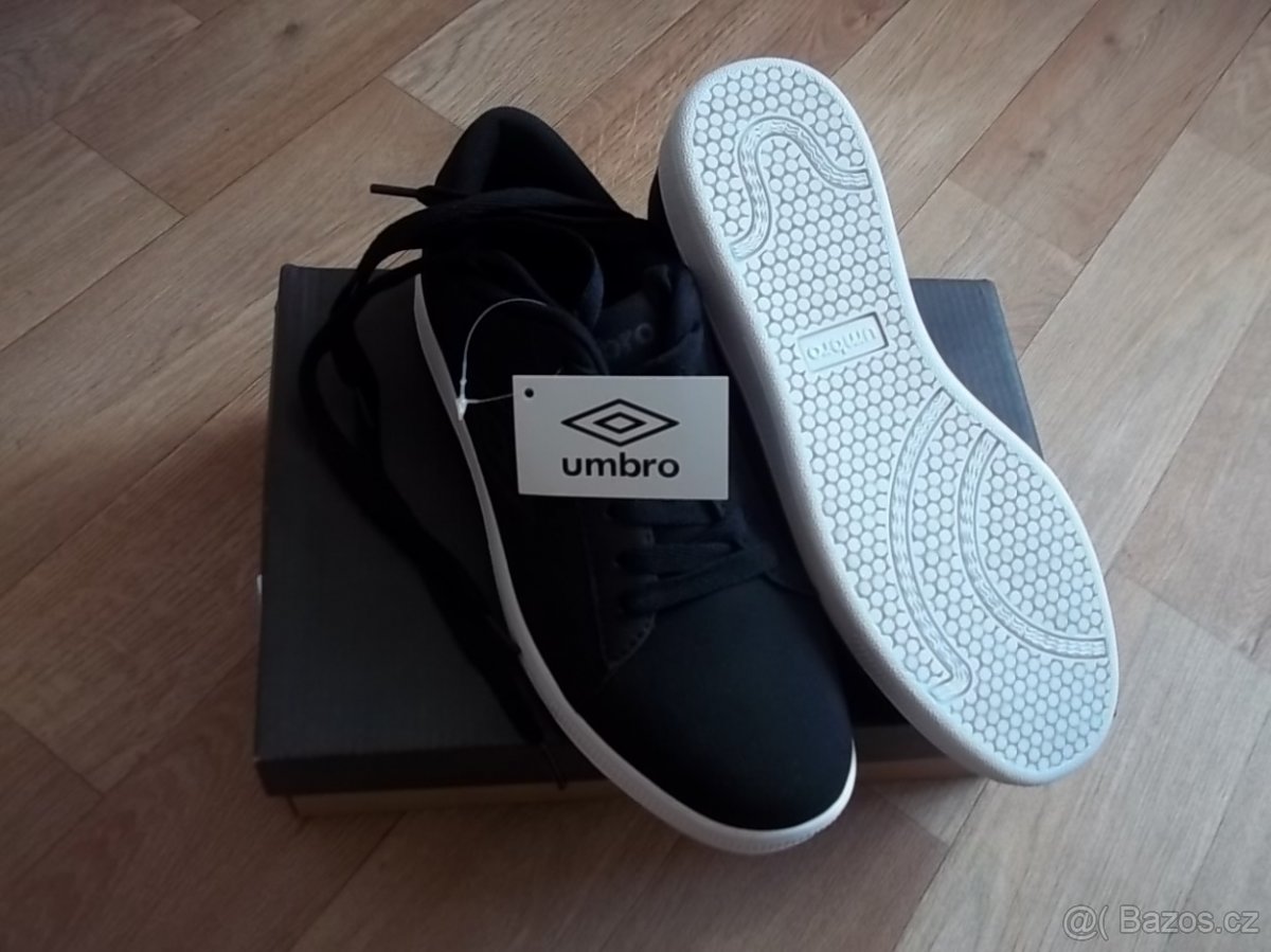 Nové boty zn-UMBRO vel.38,5