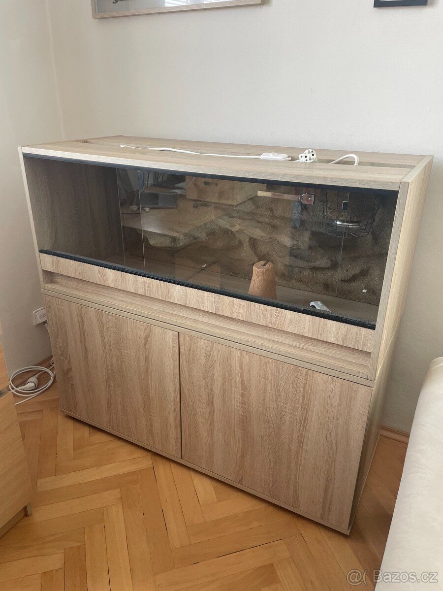 Terárium s 3D pozadím + skříňka