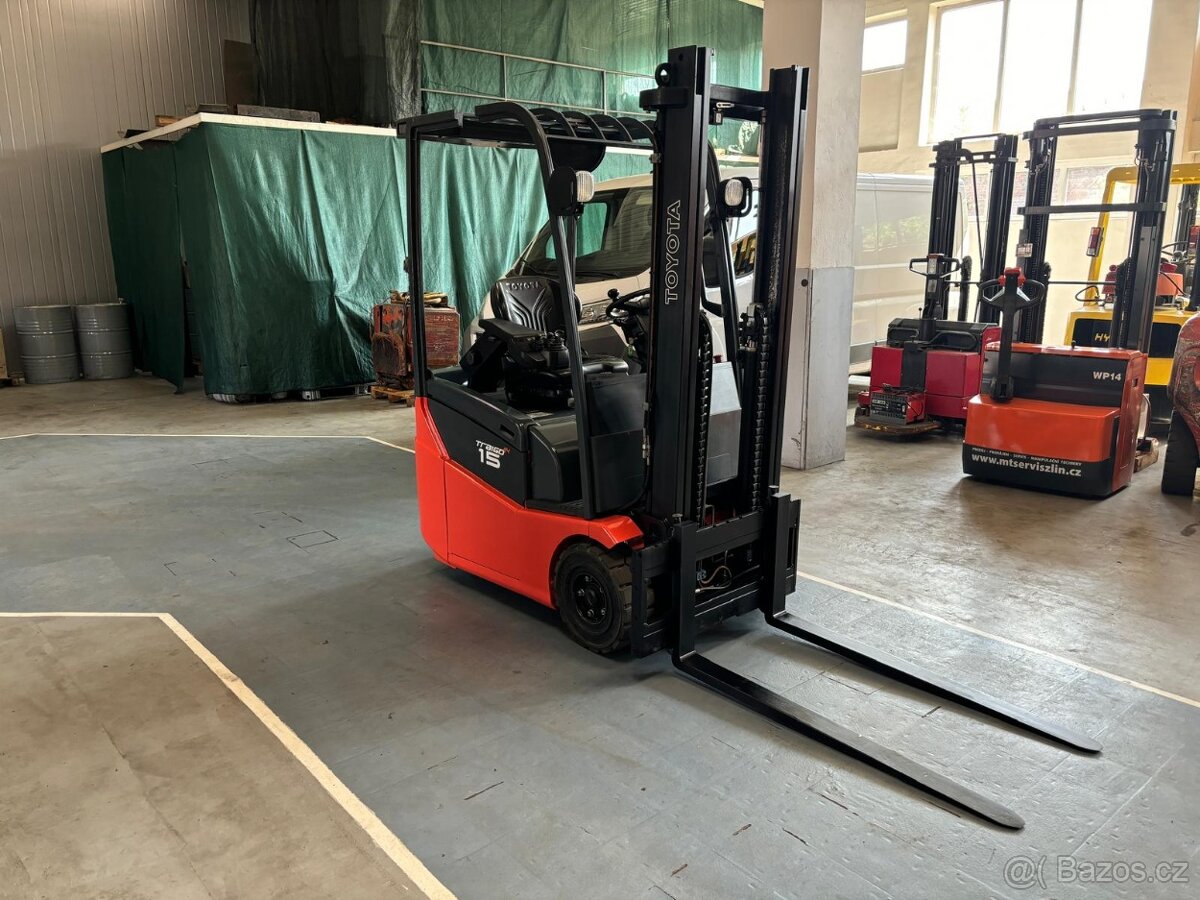 Tříkolový vysokozdvižný vozík Toyota, 1500kg, 3,3m