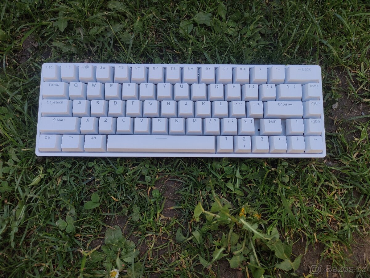 Custom herní klávesnice.