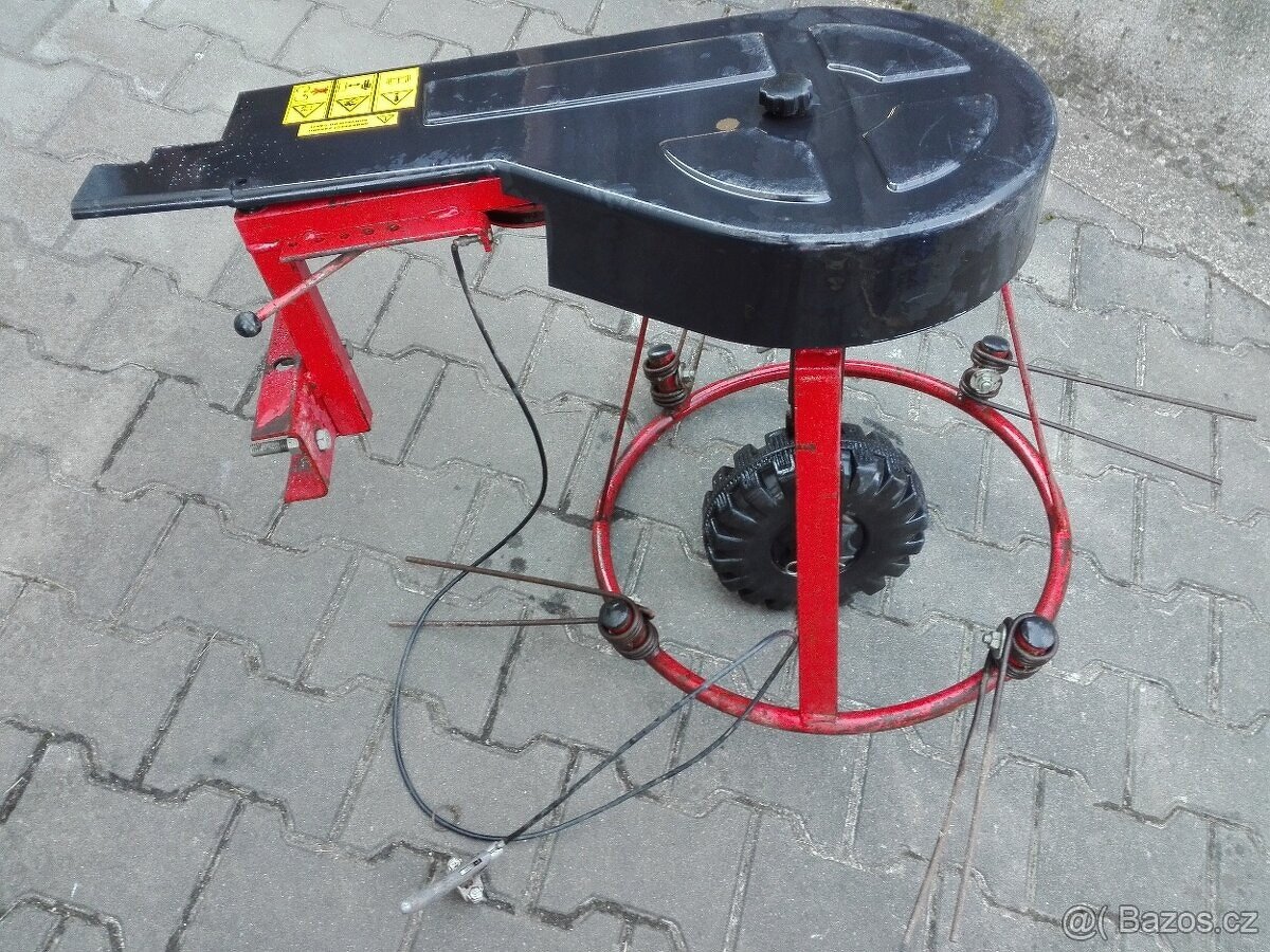Obraceč, shrabovač sena na Kultivator Mountfield