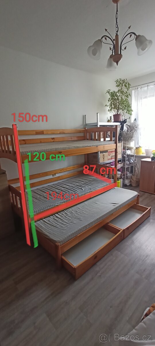 Poschoďová trojpostel