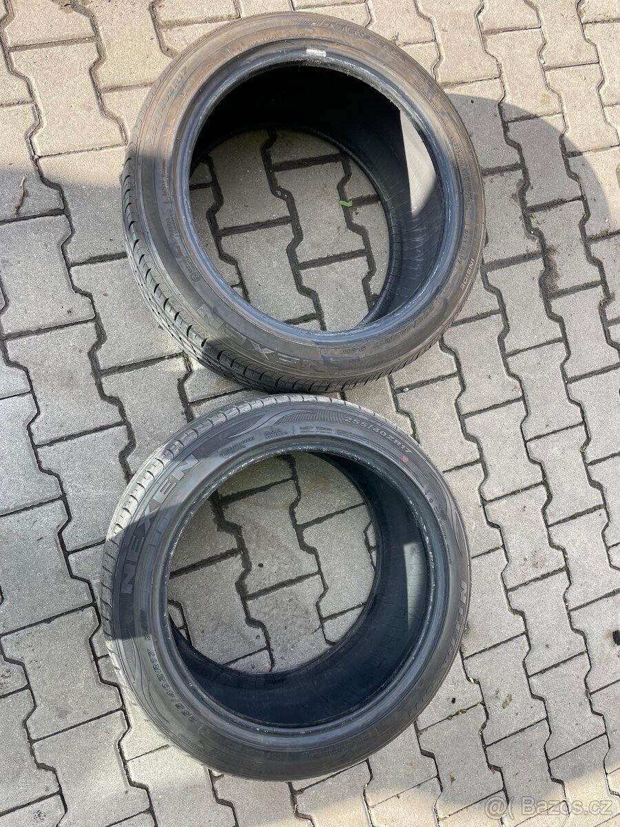 255/40/17