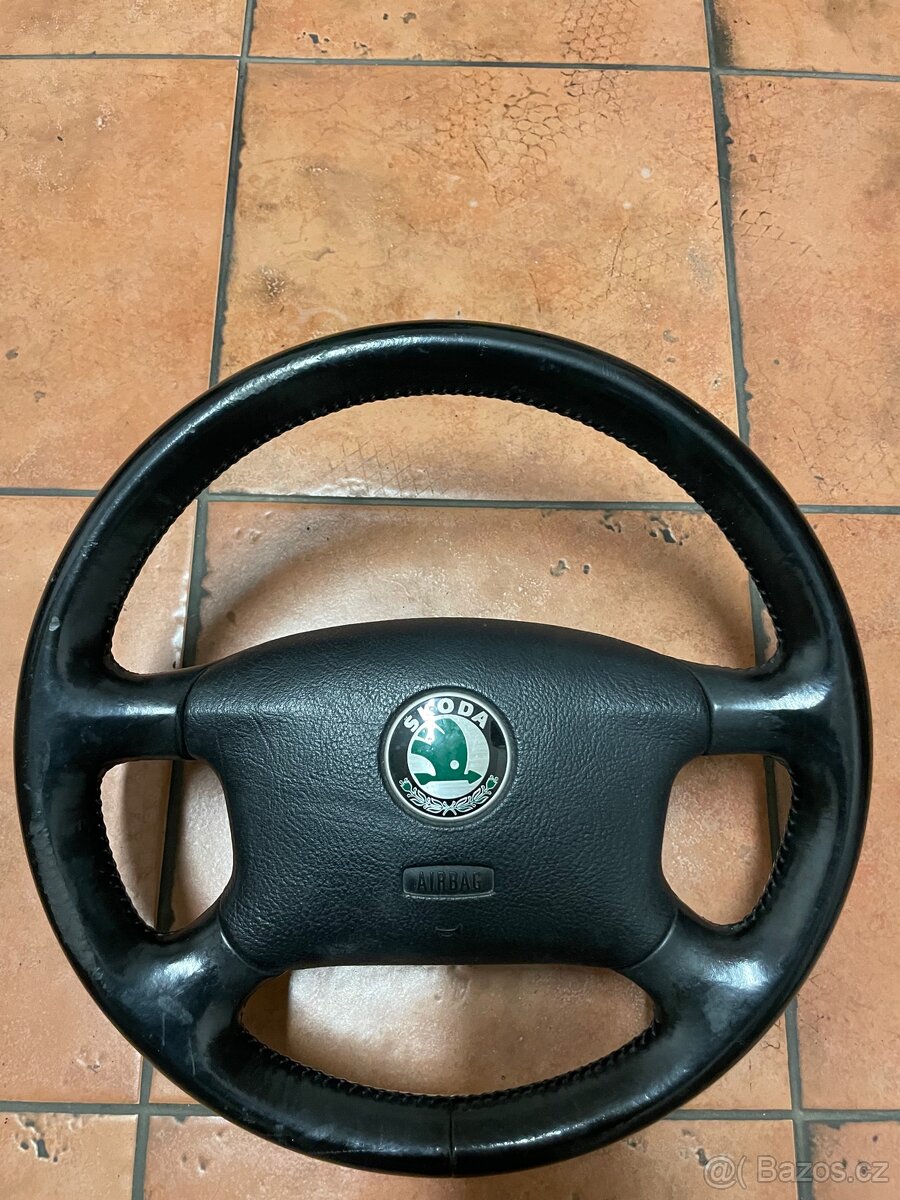 Škoda Octavia Superb kožený volant