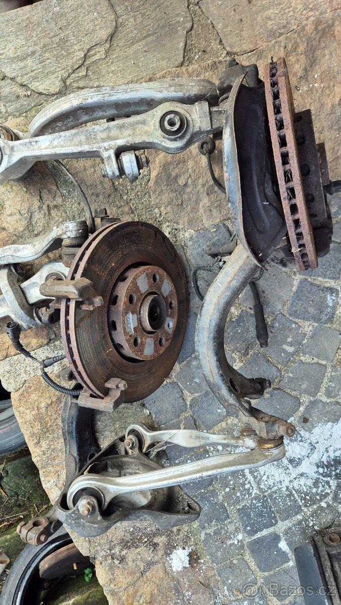 Audi a4 b5 těhlice