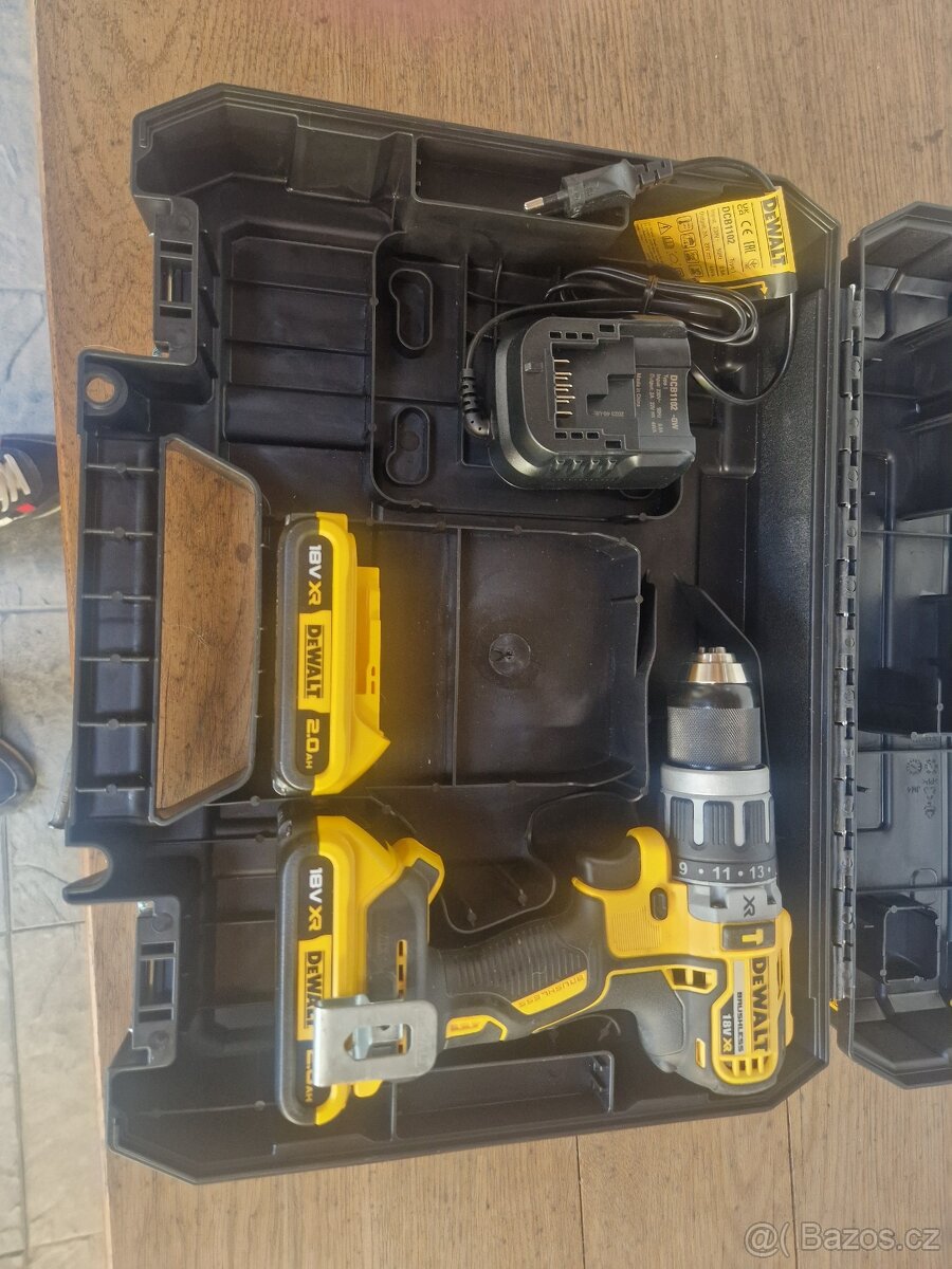 Dewalt aku přiklepová vrtačka