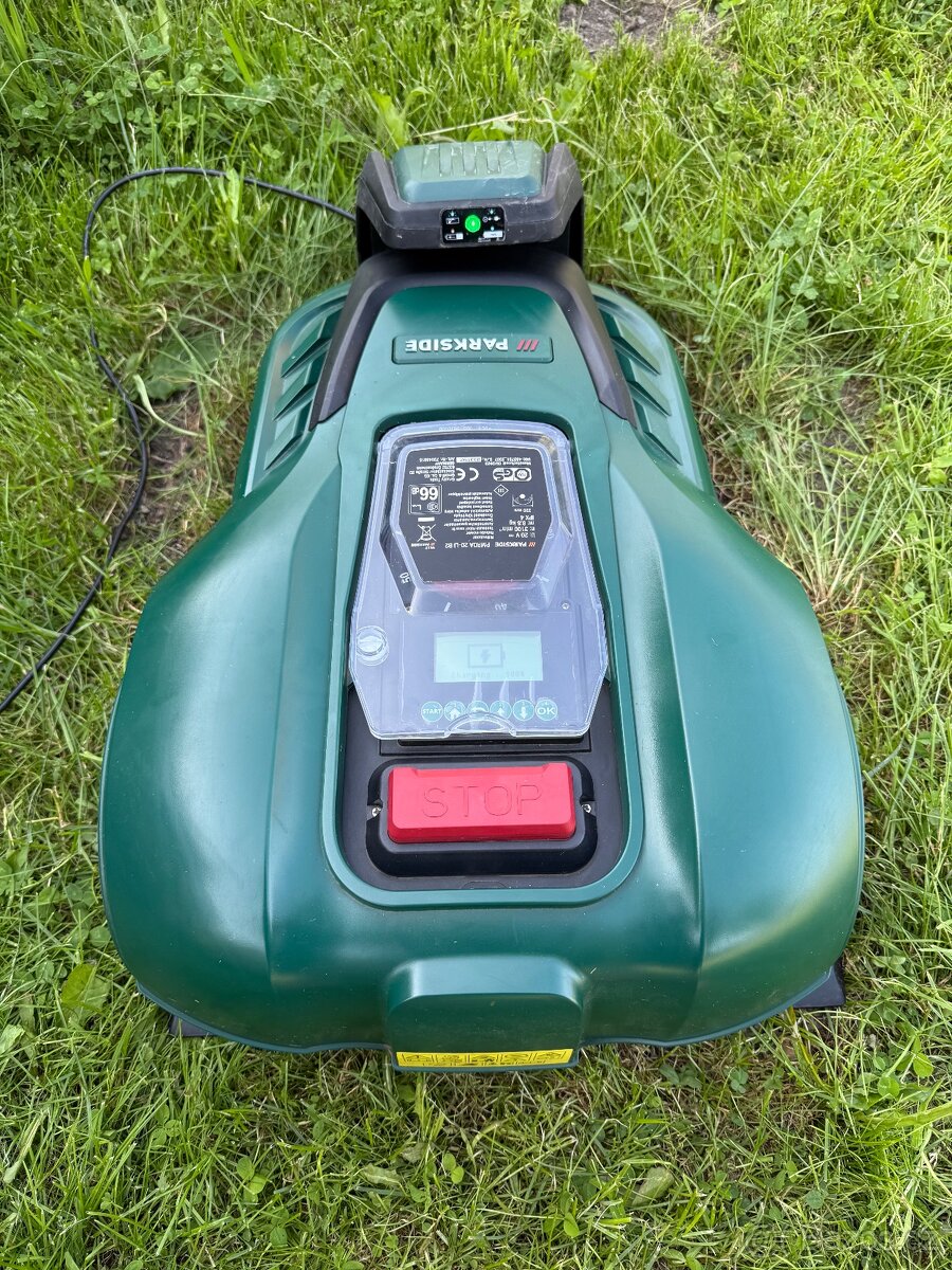 Robotická sekačka PARKSIDE Smart PMRDA 20-Li B2, 4Ah + garáž