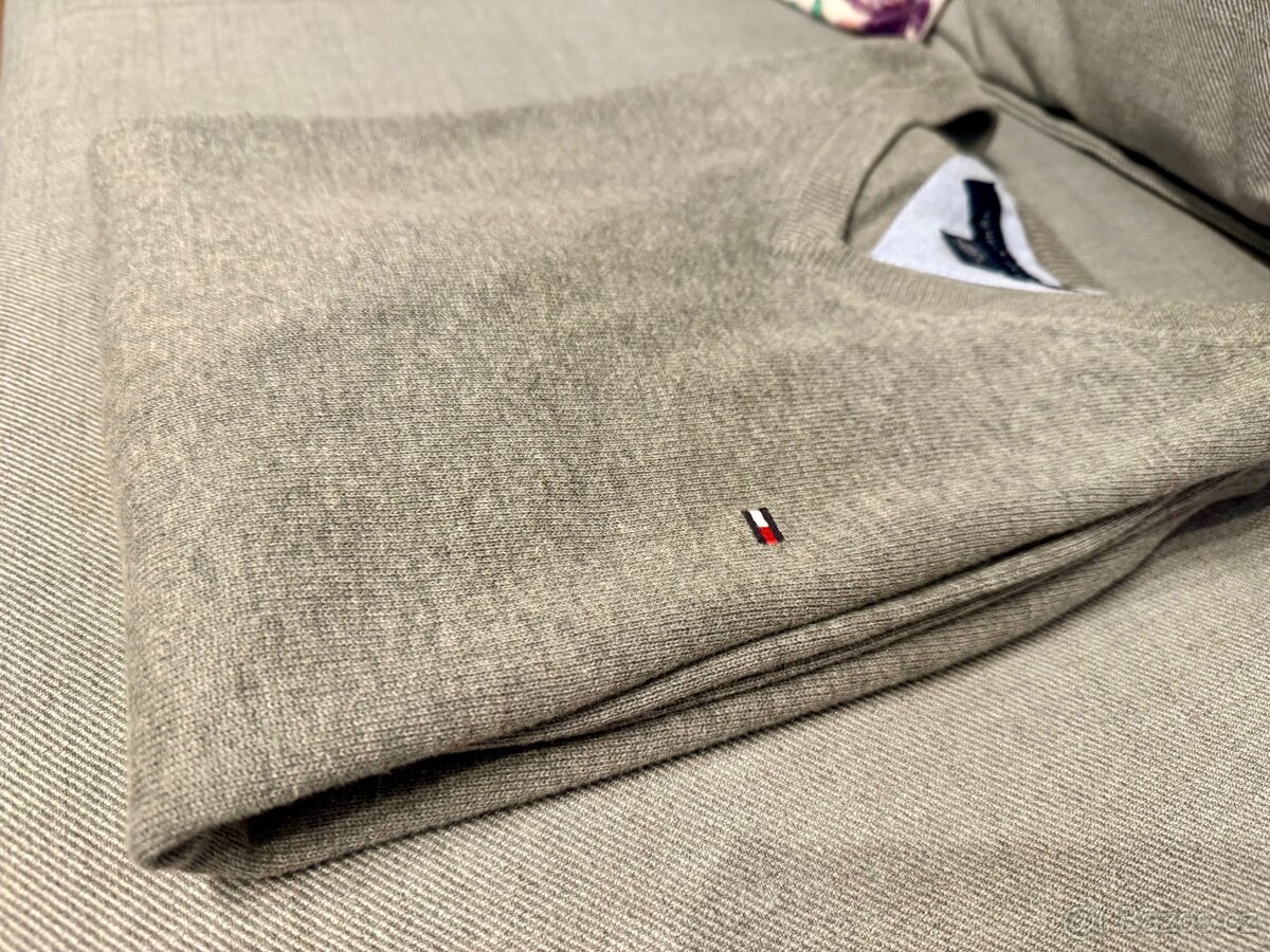 Šedý svetr Tommy Hilfiger L TOP