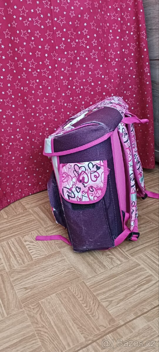Batoh školní s motivem Hello Kitty