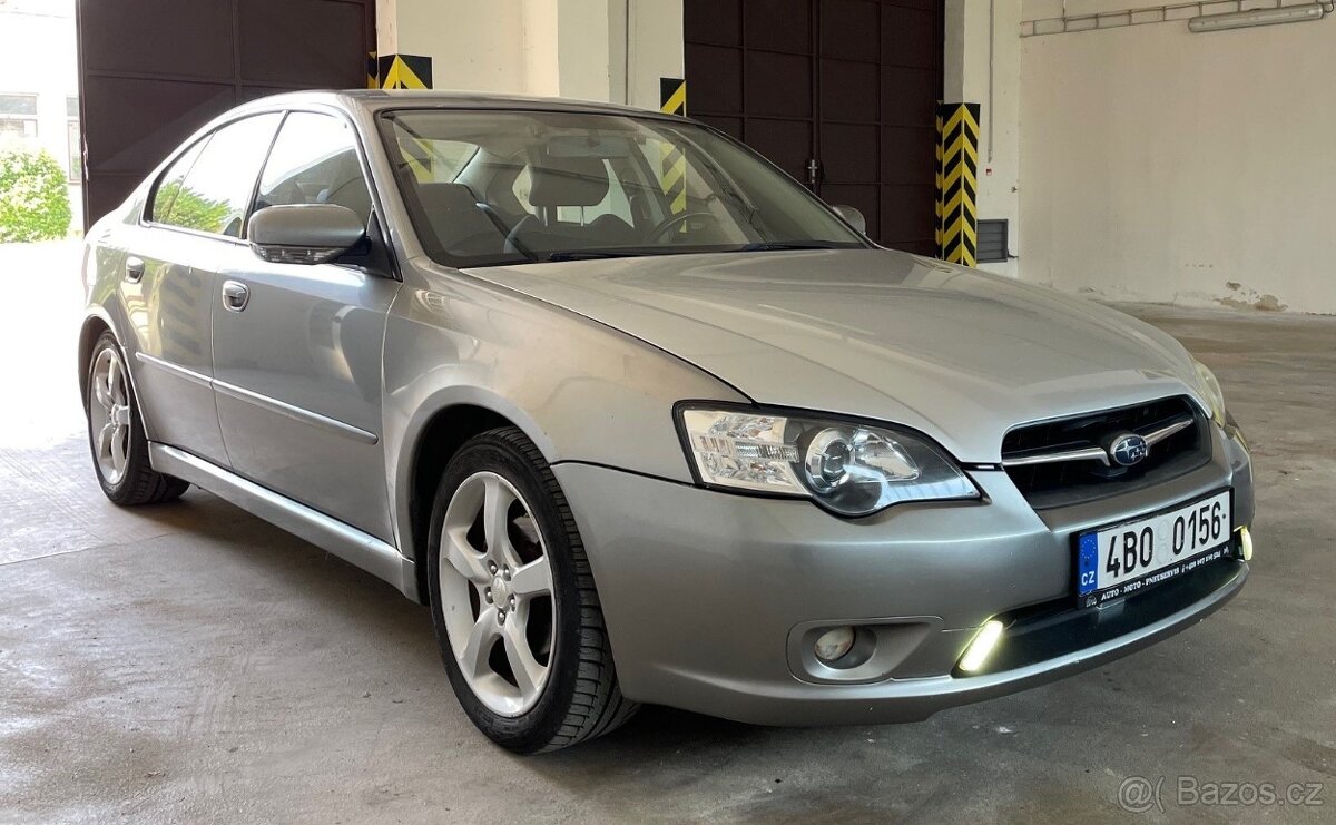 SUBARU LEGACY 2.0R sedan 121 kW