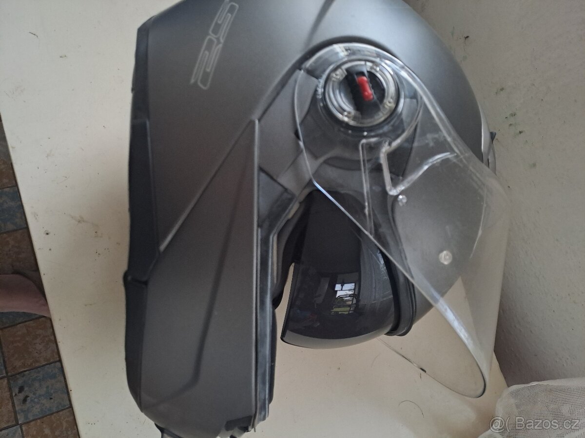 Prodám 2 helmy LS2 a Probiker