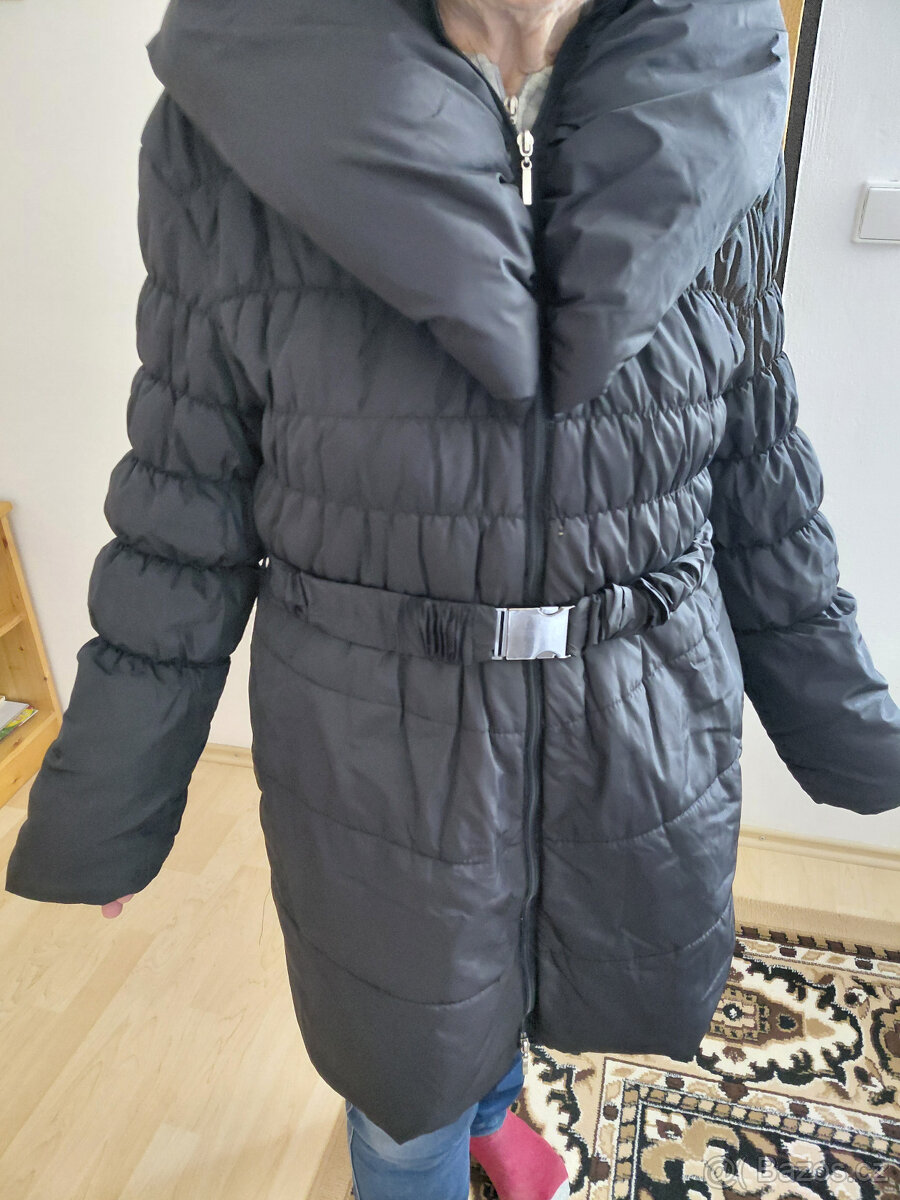 Krásná dámská černá zimní bunda vel.44