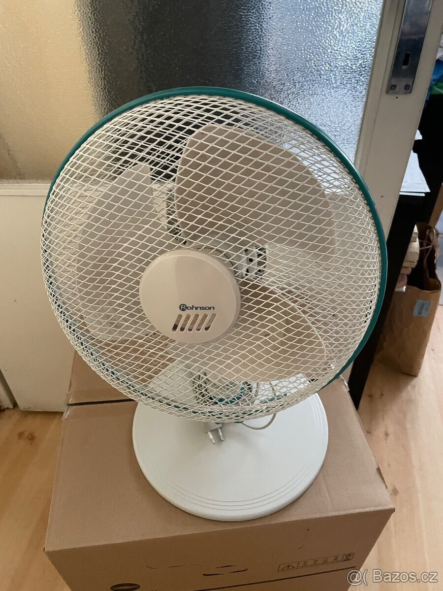 Výkonný Ventiláto 40cm,otáčecí,nastavitelná poloha sklonu.