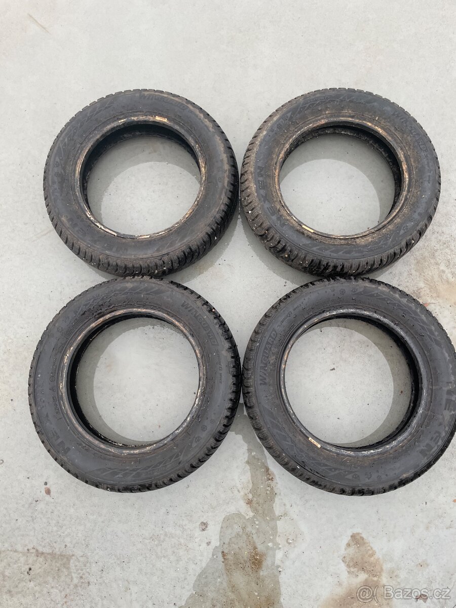 Zimní pneu na mopedauto 145/70R13