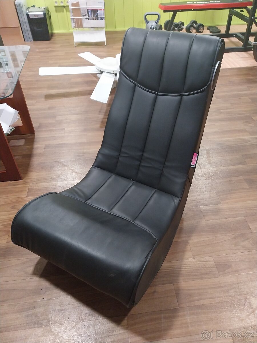 Houpací křeslo s reproduktory