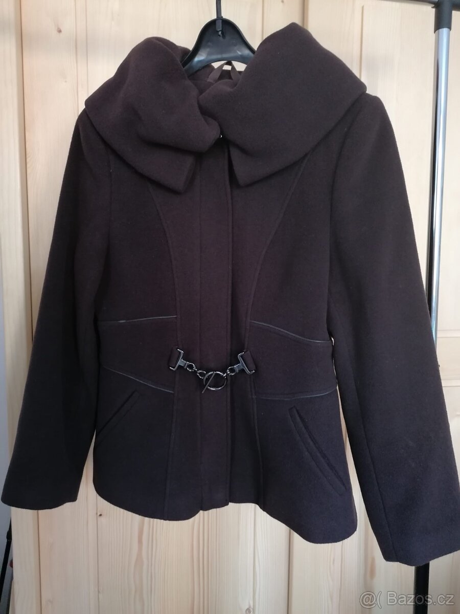 Hnědý vlněný kabát