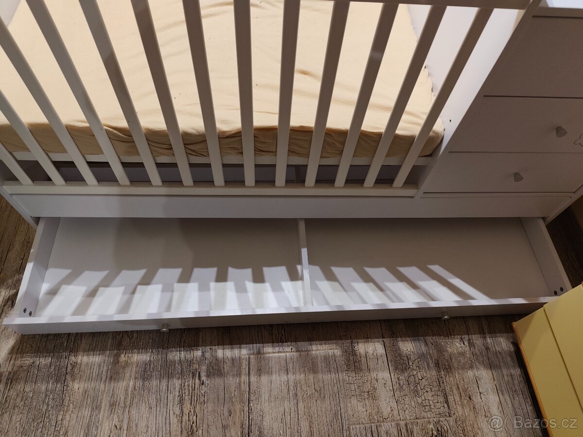 Postýlka s přebalovacím pultem