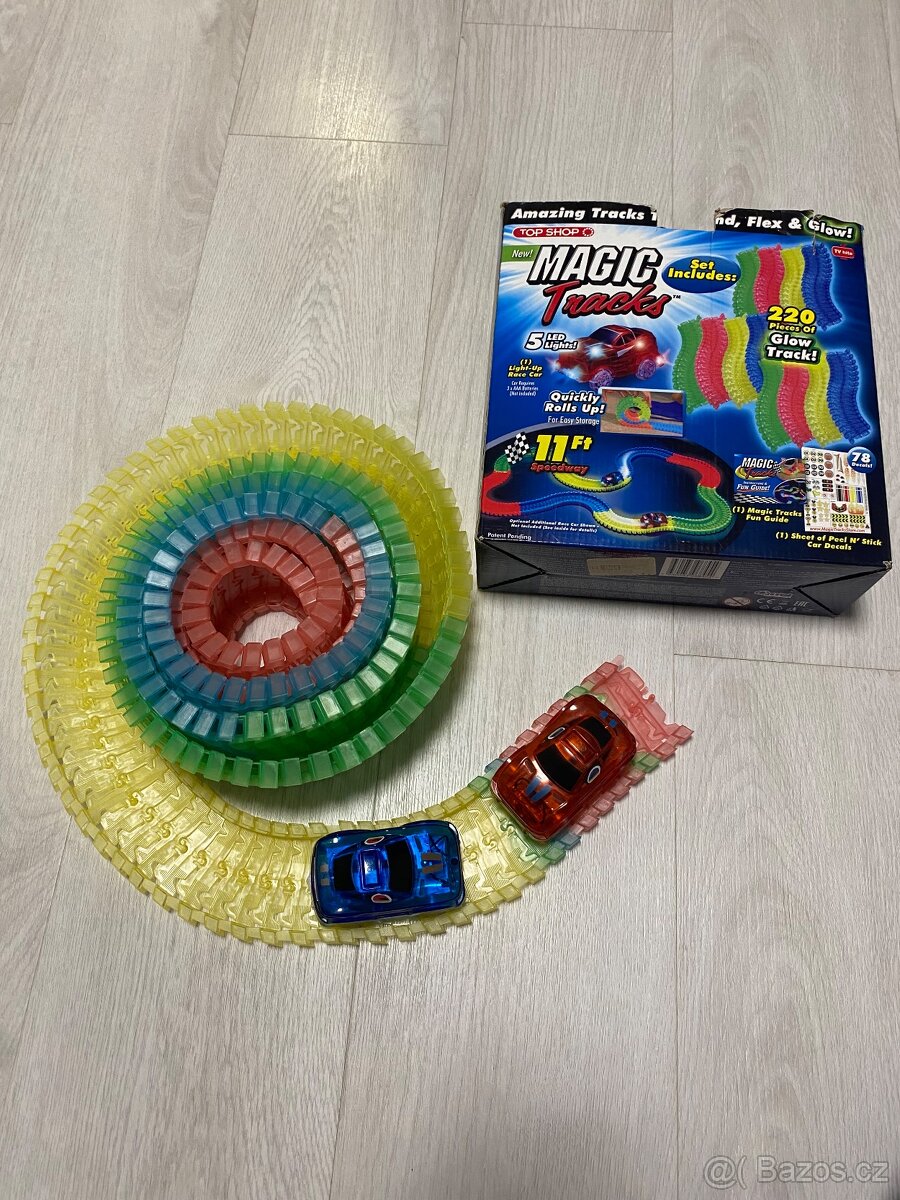 Autodráha a dvě autíčka