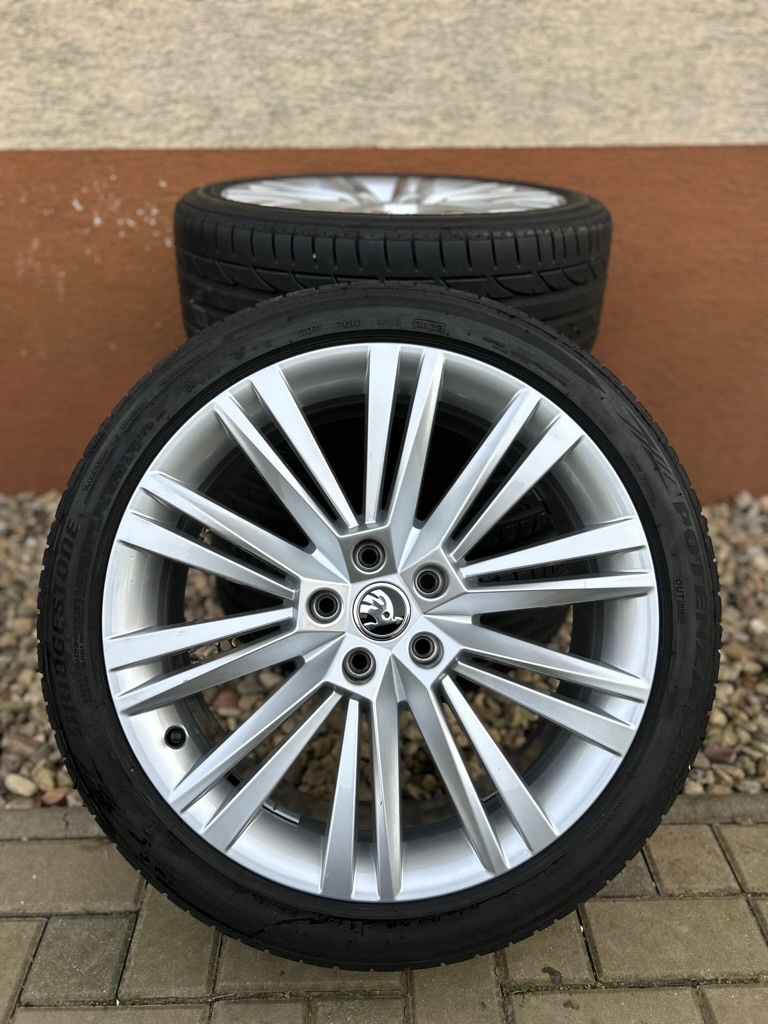 Superb R19, 235/40R19, letní