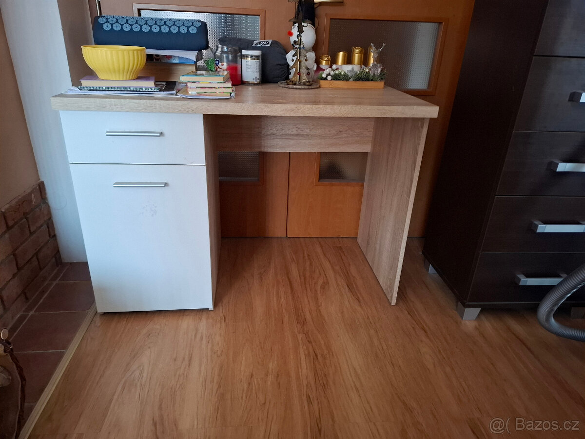 Dětský psací stůl