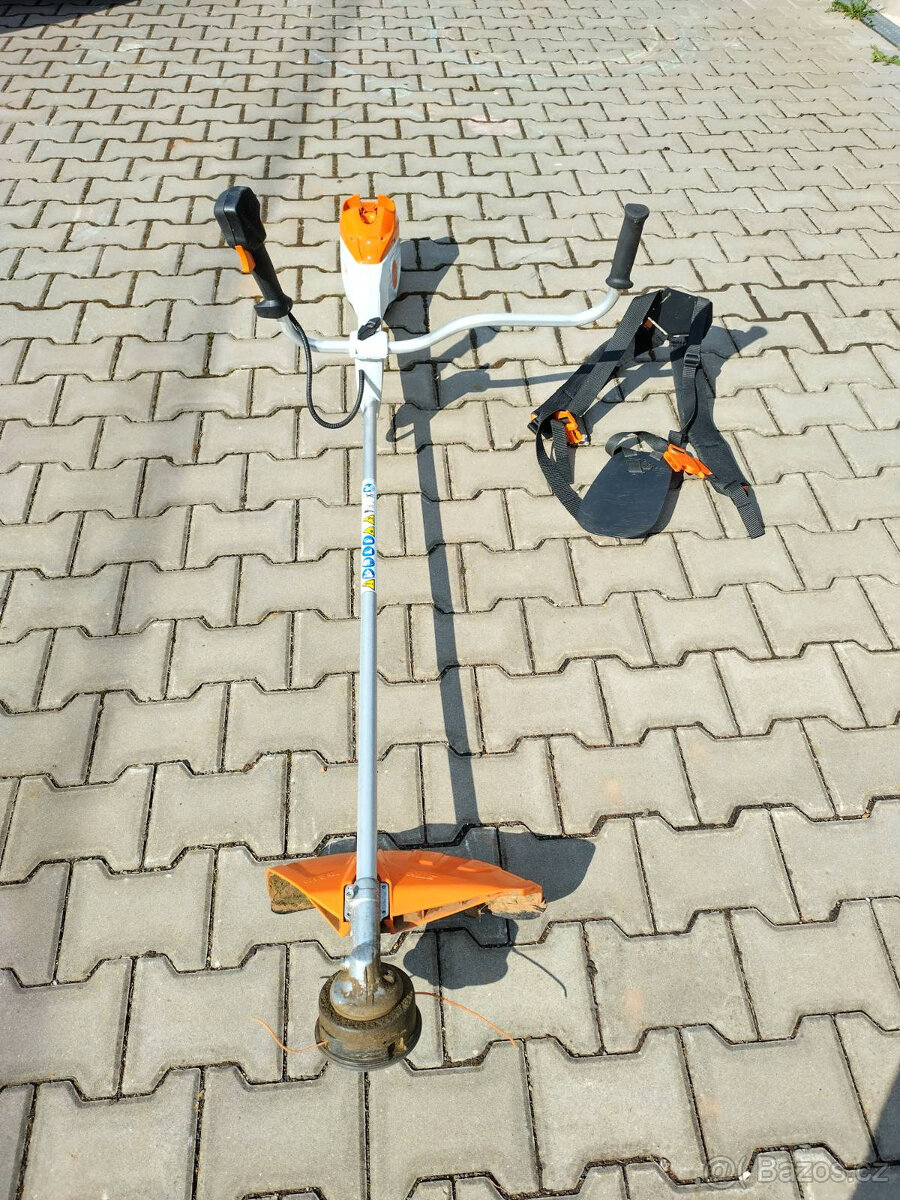 Akumulátorový vyžínač / křovinořez Stihl FSA 135