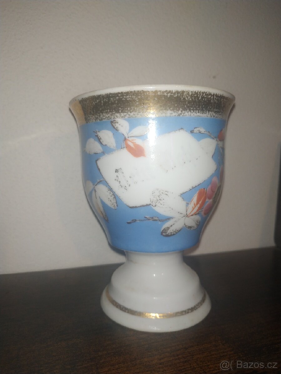 Porcelánový pohárek na čokoládu,velmi starý