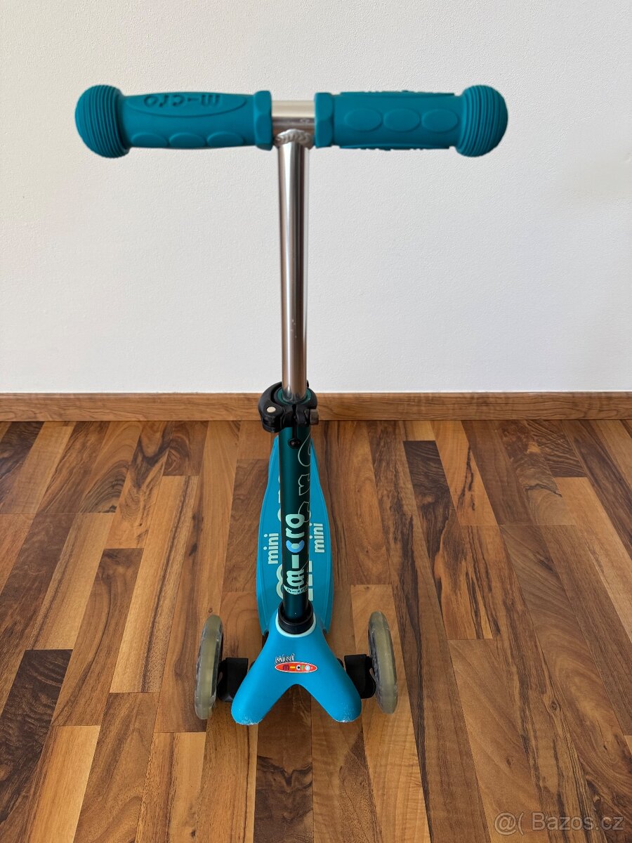 dětská koloběžka Mini Micro Deluxe Aqua LED
