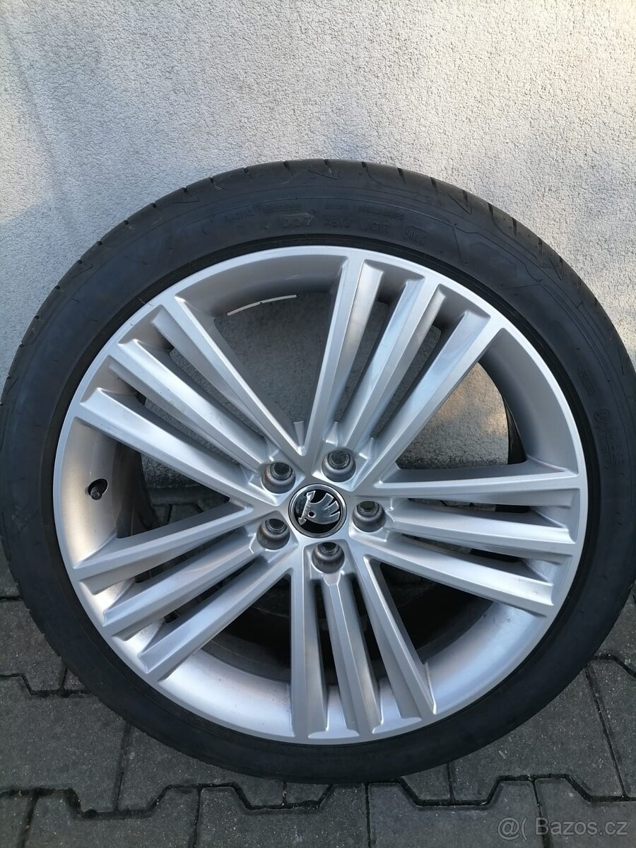 Prodám sadu letních kol R18 5x100 originál škoda Scala