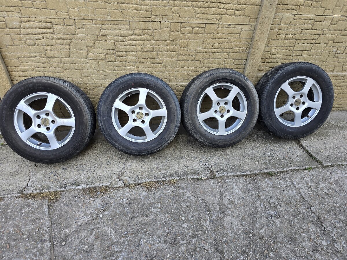 Kompletní R16 ALU kola na Toyota RAV4.
