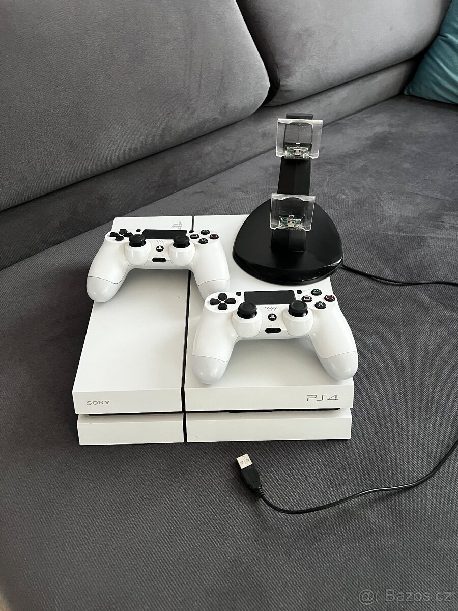 PlayStation 4 white edition