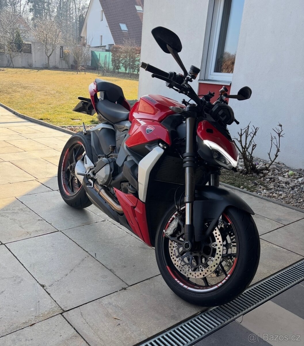 Ducati Streetfighter V2