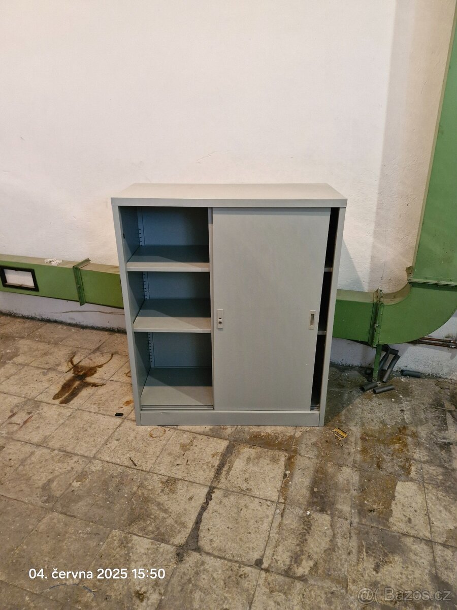 Plechová skříň