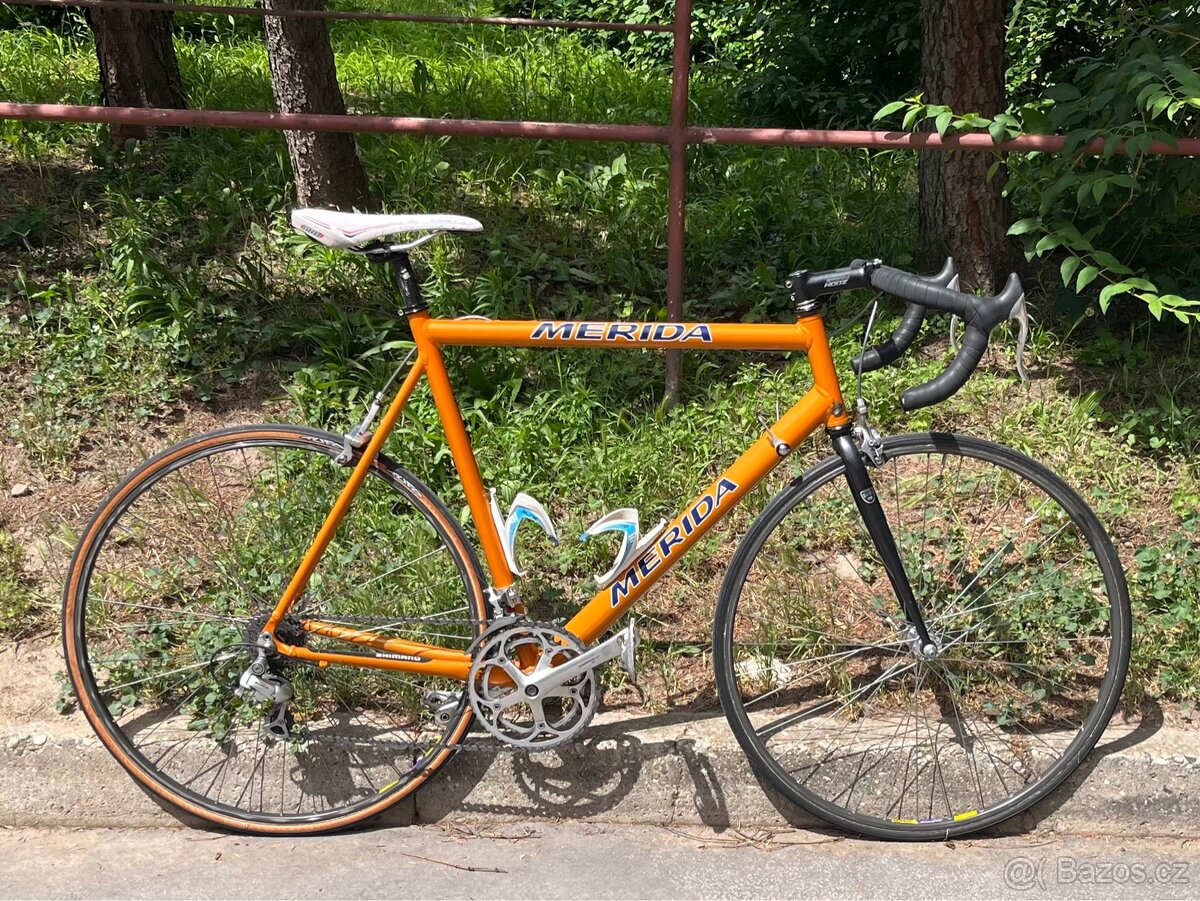Silniční kolo Merida