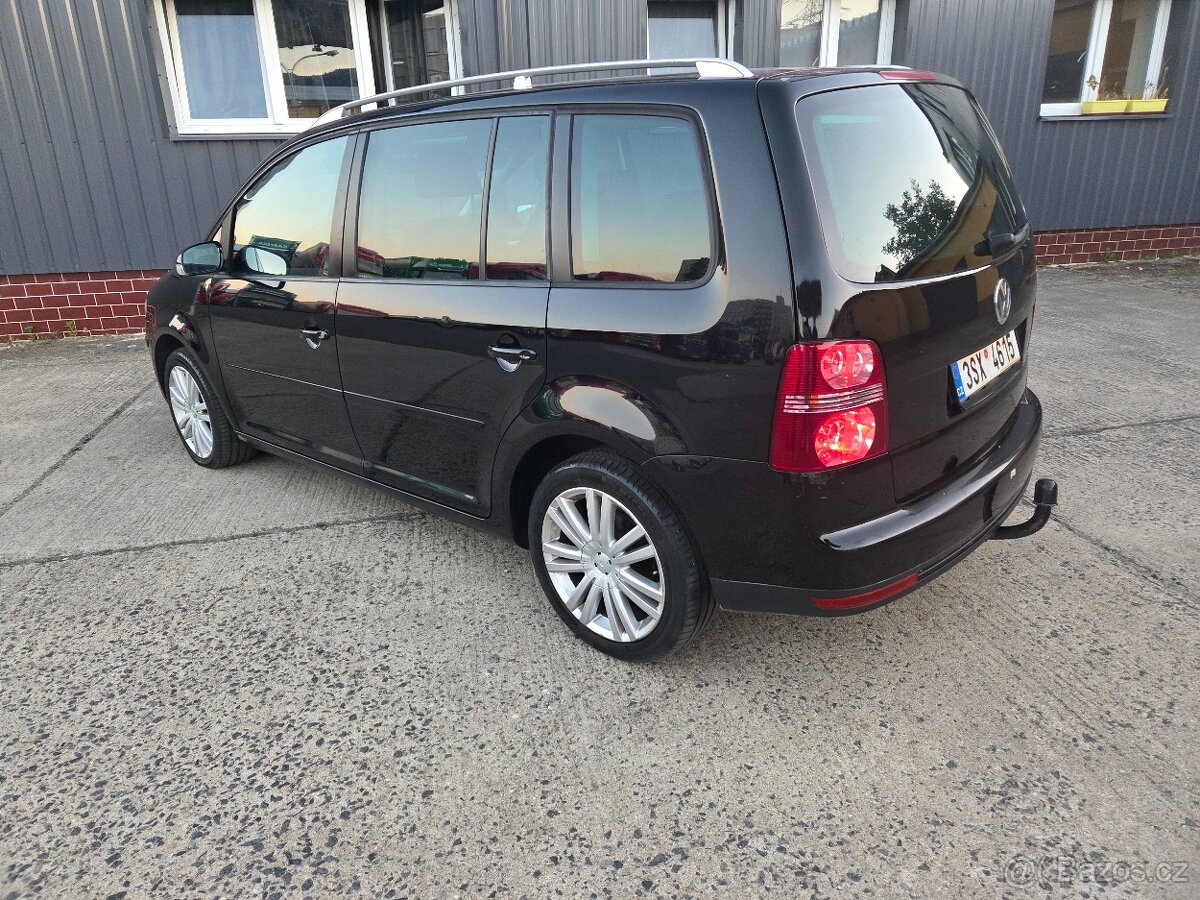 Dobrý den nabízím k prodeji krásný rodiny vůz Volkswagen Tou