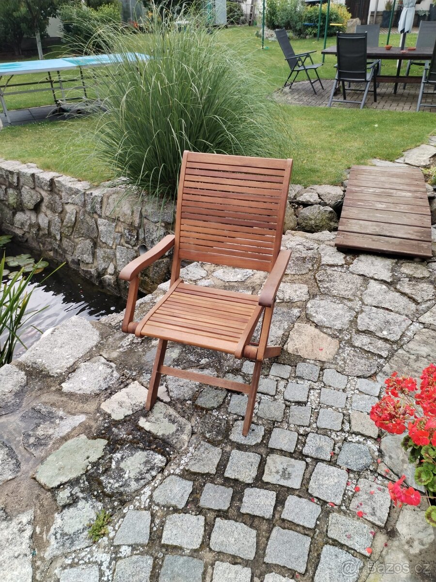 Židle z teakového dřeva