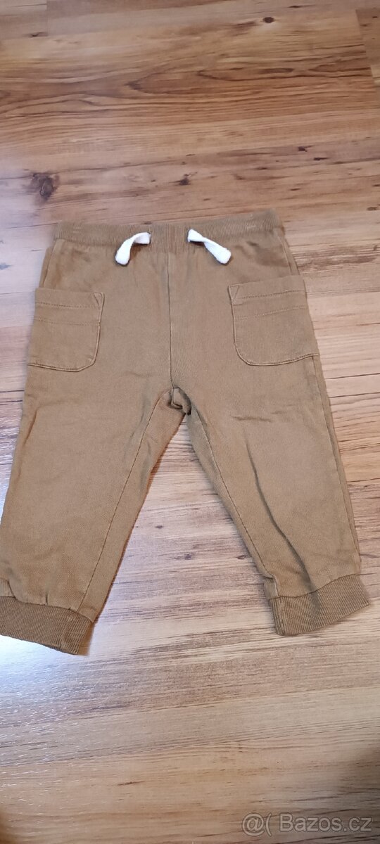 Hnědé tepláky vel. 86