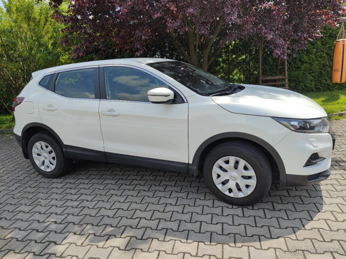 Nissan Qashqai 1.3 DIG-T ,64.000 km, serv. kniha