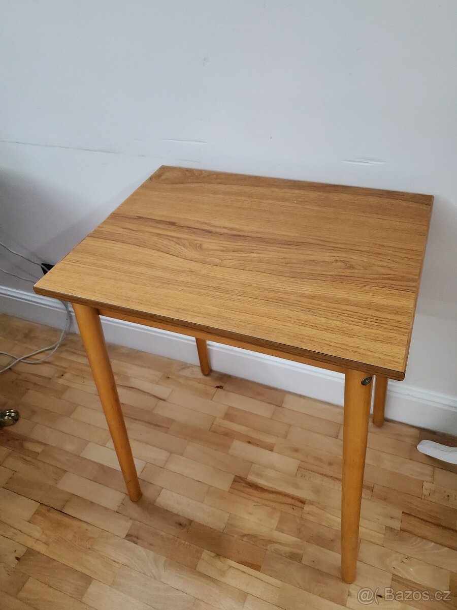 Retro odkládací, malý jídelní stolek rok 1978
