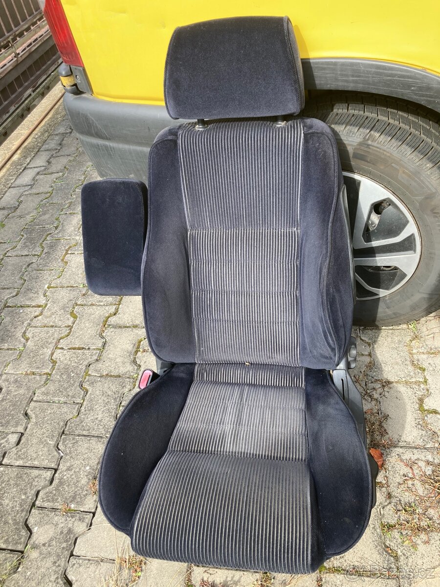 Renault Master II sedačka řidiče.