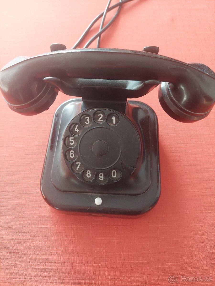 starý telefon